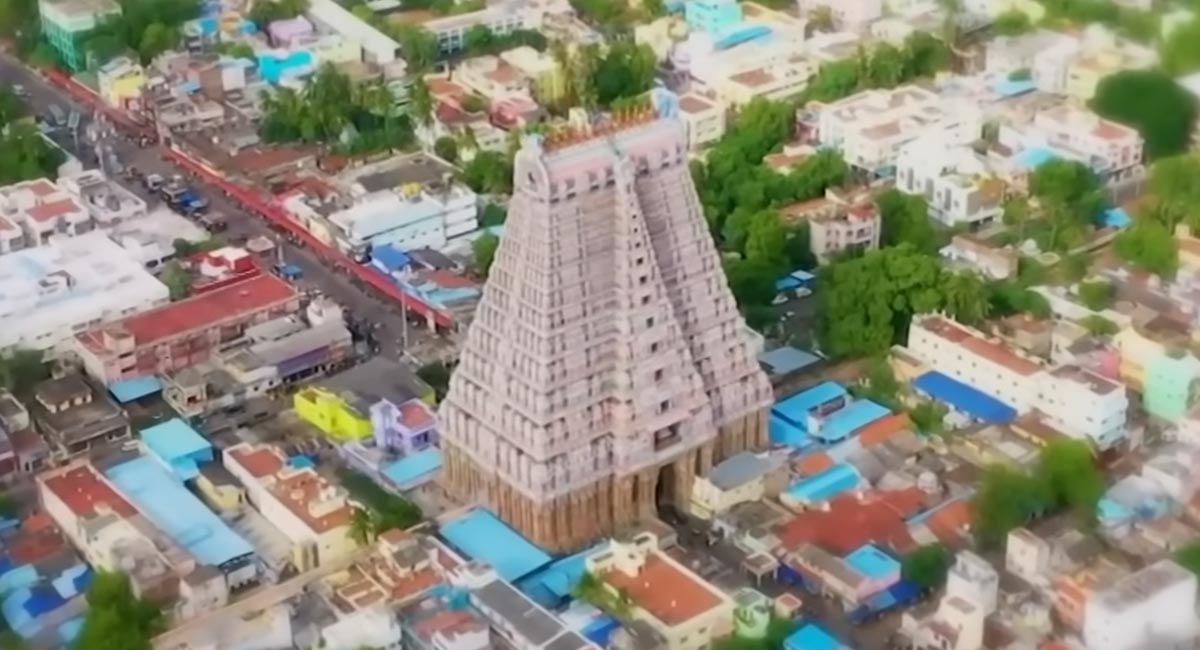 Mysterious Temples : భారత్ లో ఉన్న ఈ ఆలయాల రహస్యాలు తెలిస్తే షాక్ అవ్వాల్సిందే...!